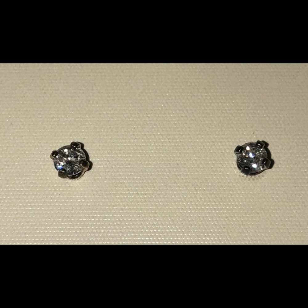 1/4 CTTW Diamond Stud w/ Yellow Flash Plating